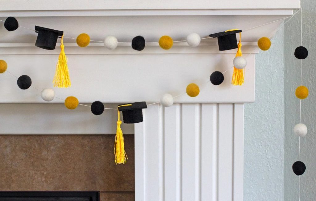 Graduation Hat Felt Garland