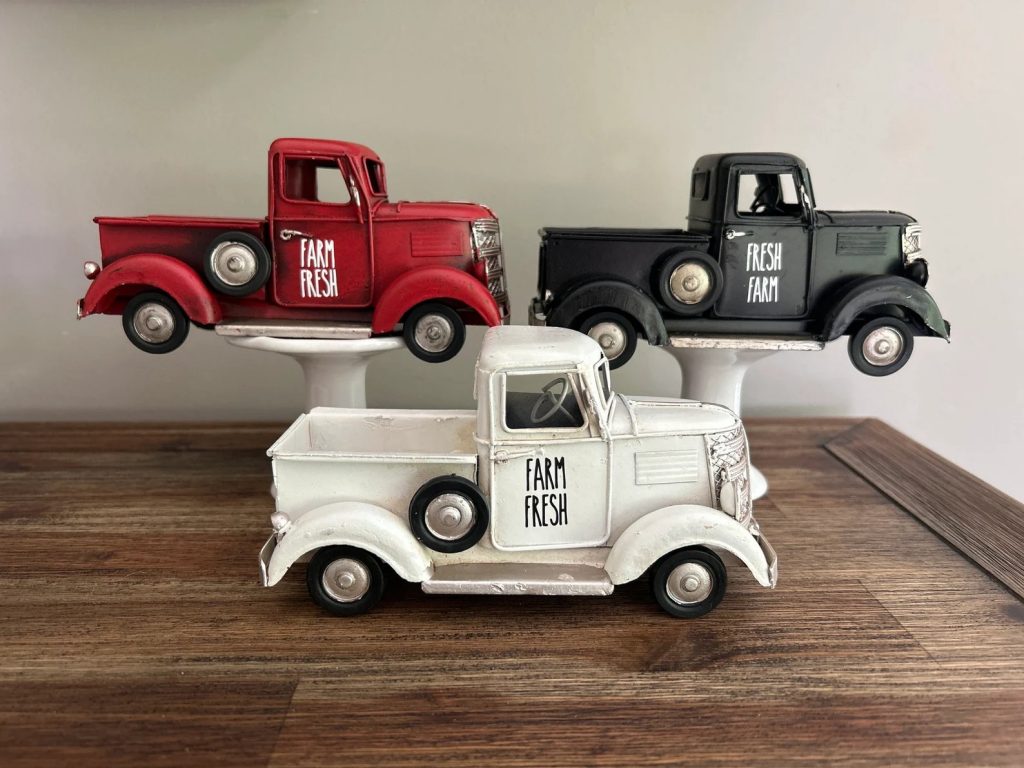 Farmhouse Metal Truck Christmas Decor